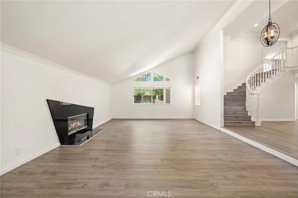 914 Sterling Oaks Court Oak Park, CA 91377