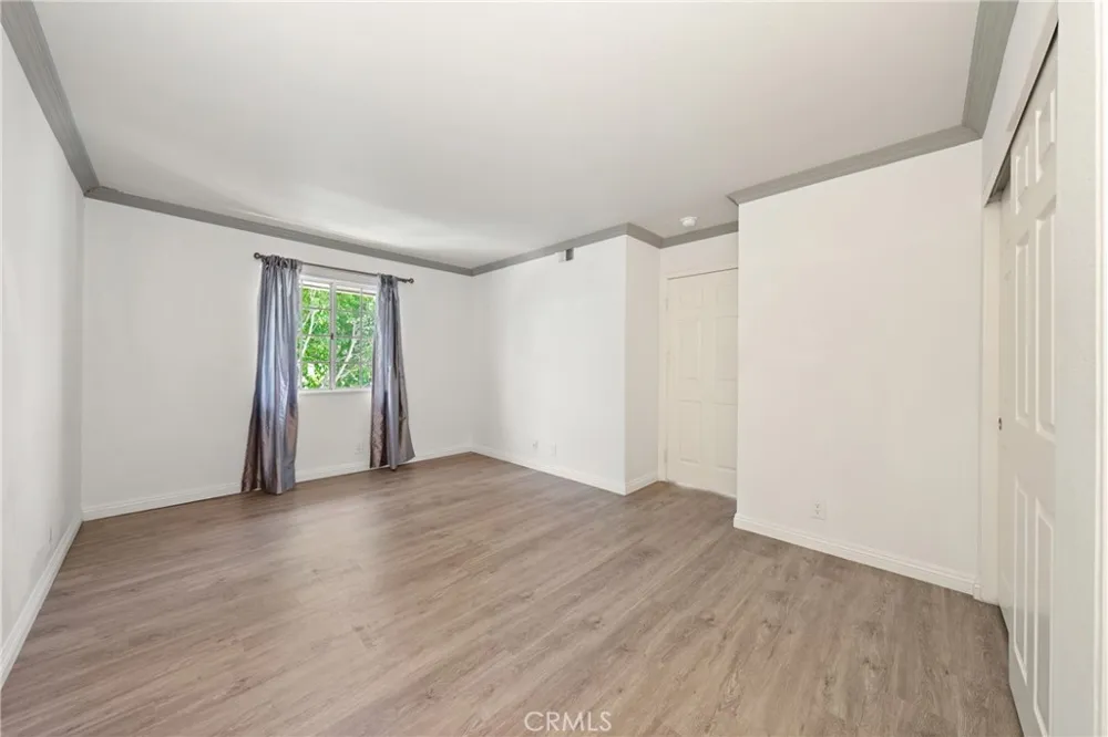914 Sterling Oaks Court Oak Park, CA 91377