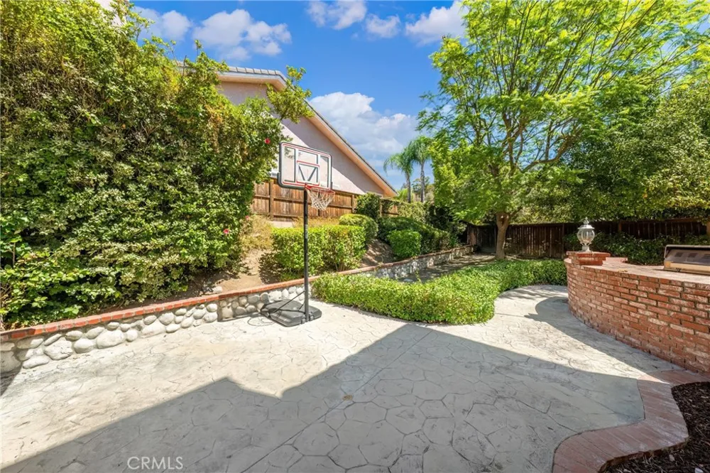 914 Sterling Oaks Court Oak Park, CA 91377