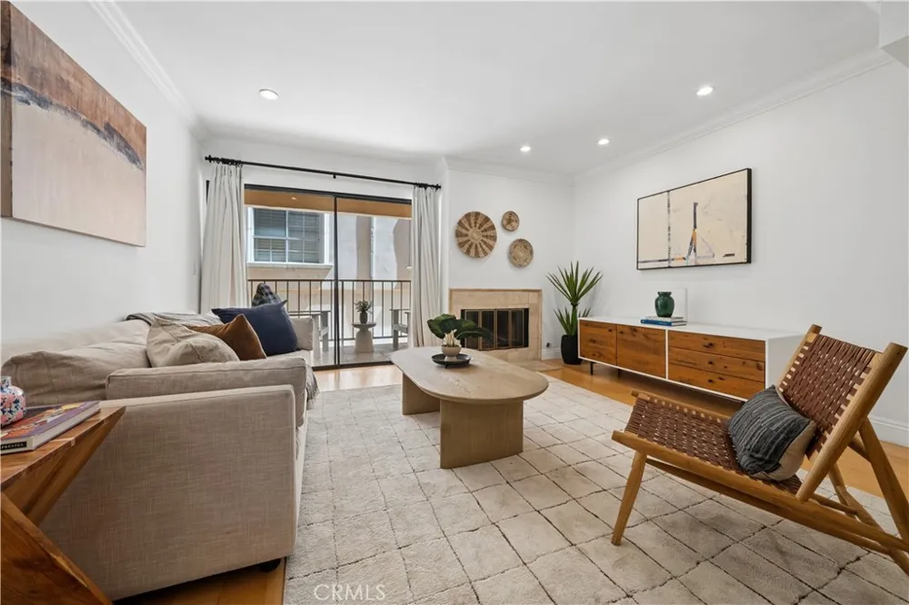 11816 Gorham #113 Los Angeles, CA 90049
