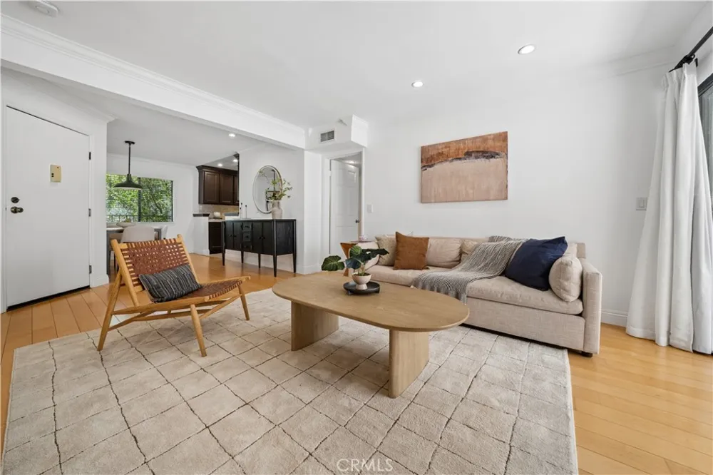11816 Gorham #113 Los Angeles, CA 90049