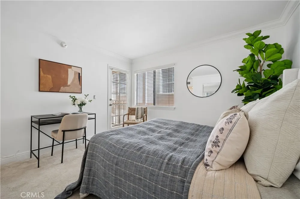 11816 Gorham #113 Los Angeles, CA 90049