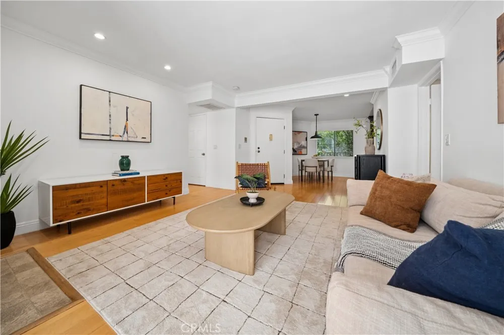 11816 Gorham #113 Los Angeles, CA 90049