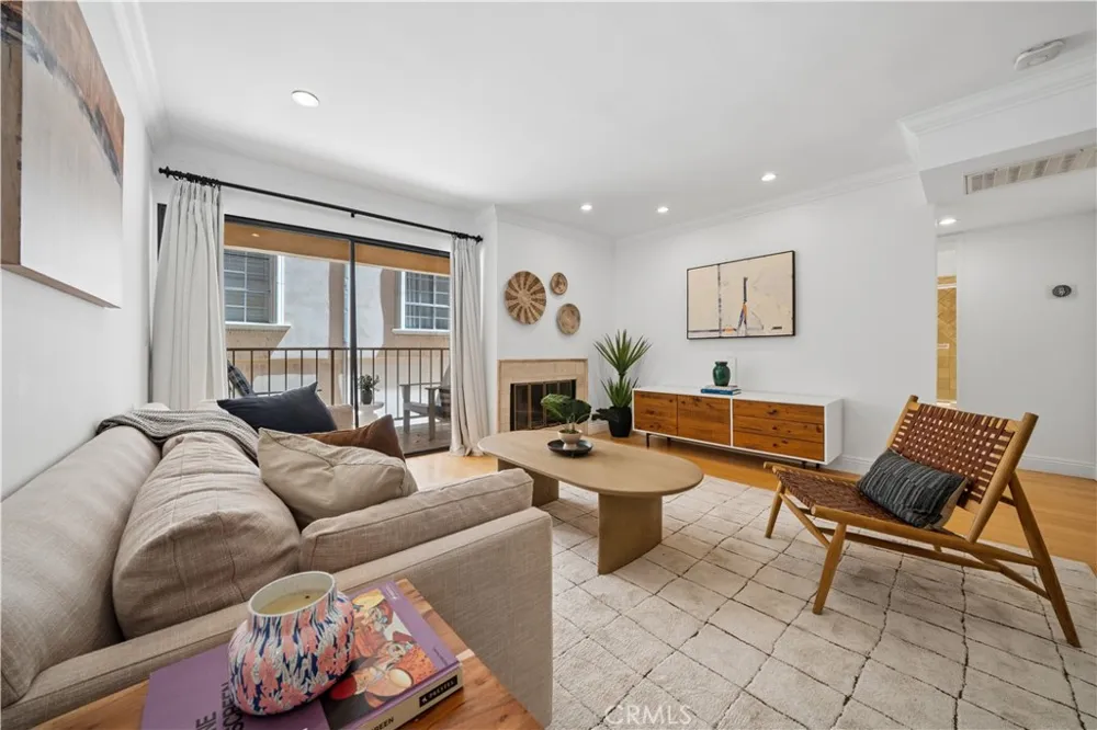 11816 Gorham #113 Los Angeles, CA 90049