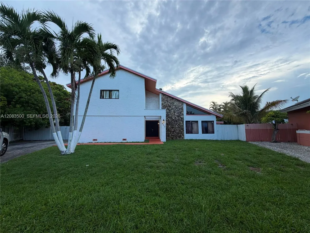 633 NE 204th Ln #633 Miami, FL 33179