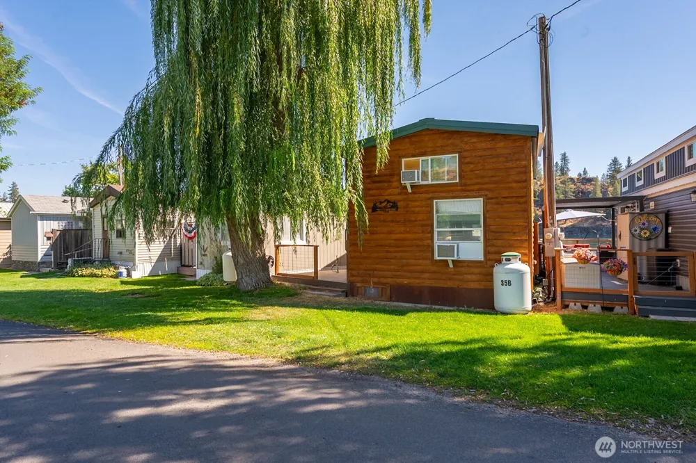 18617 W Williams Lake Road Road #35B Cheney, WA 99004