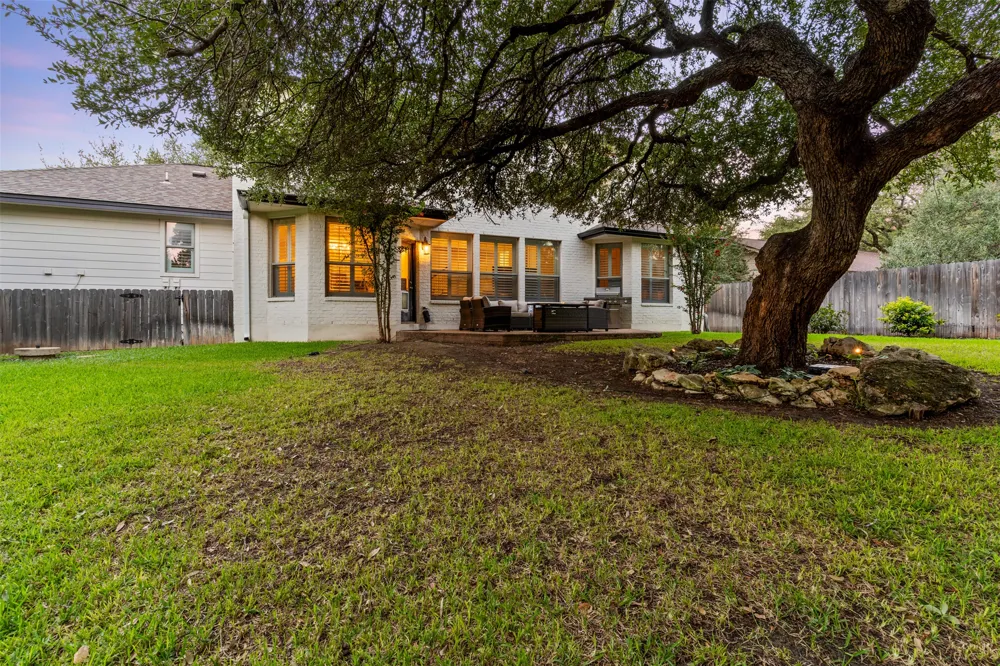 842 Sunfish Street Lakeway, TX 78734