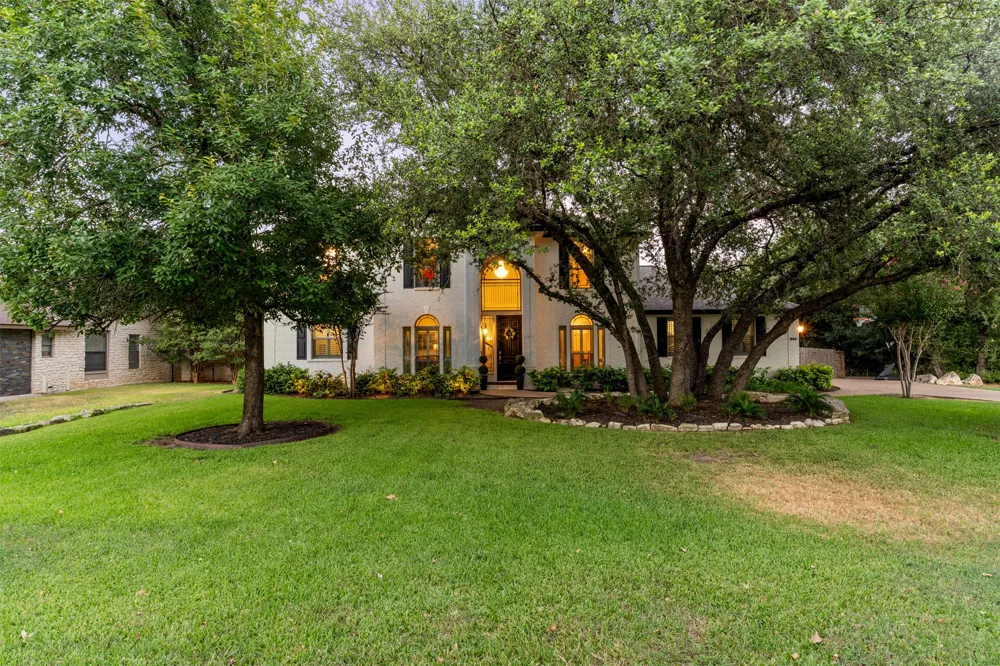 842 Sunfish Street Lakeway, TX 78734