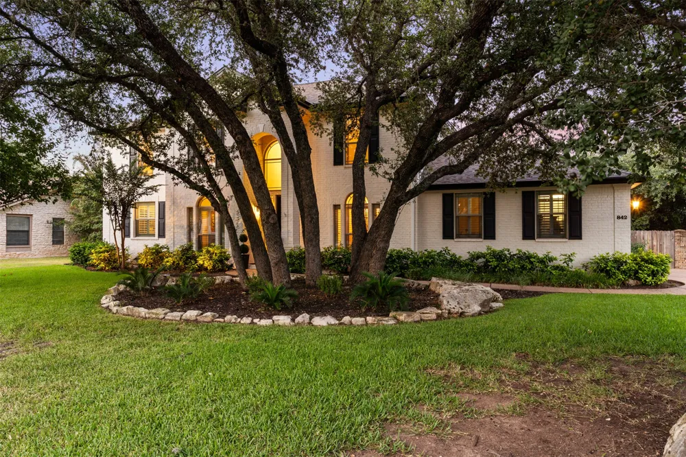 842 Sunfish Street Lakeway, TX 78734