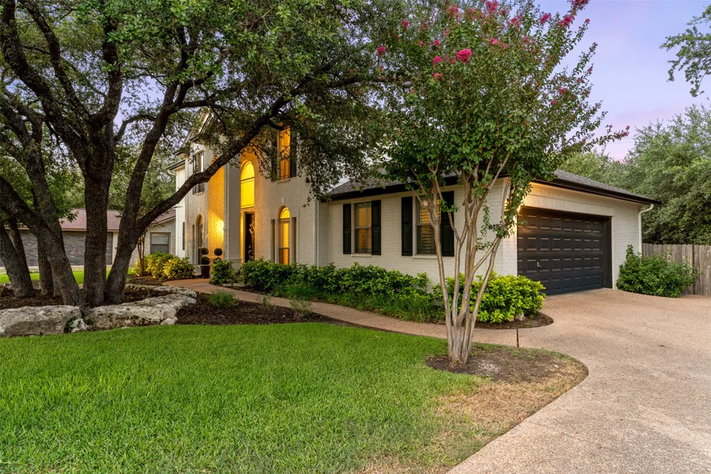 842 Sunfish Street Lakeway, TX 78734