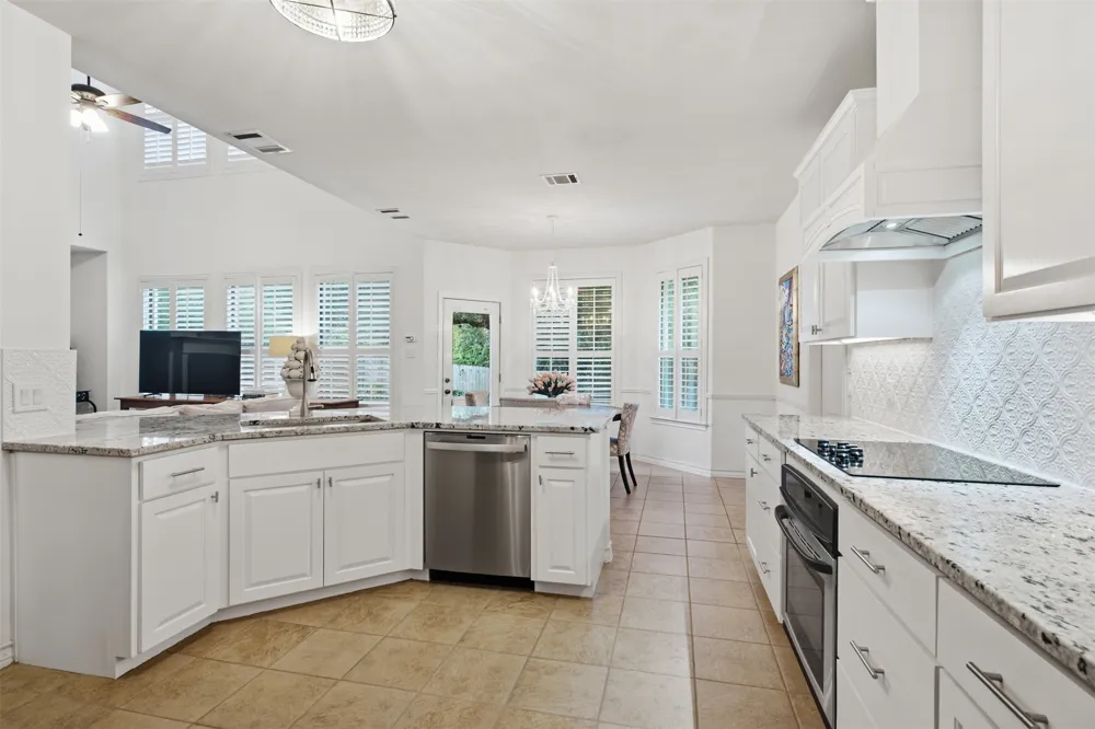 842 Sunfish Street Lakeway, TX 78734