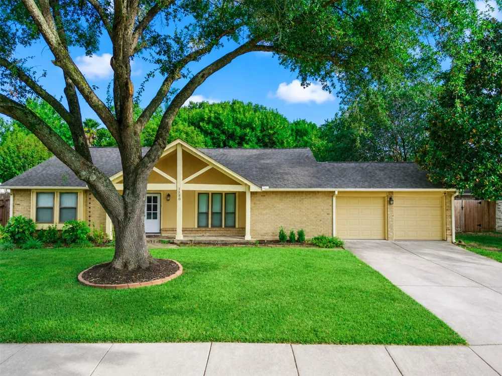 1208 Piney Woods Drive Friendswood, TX 77546