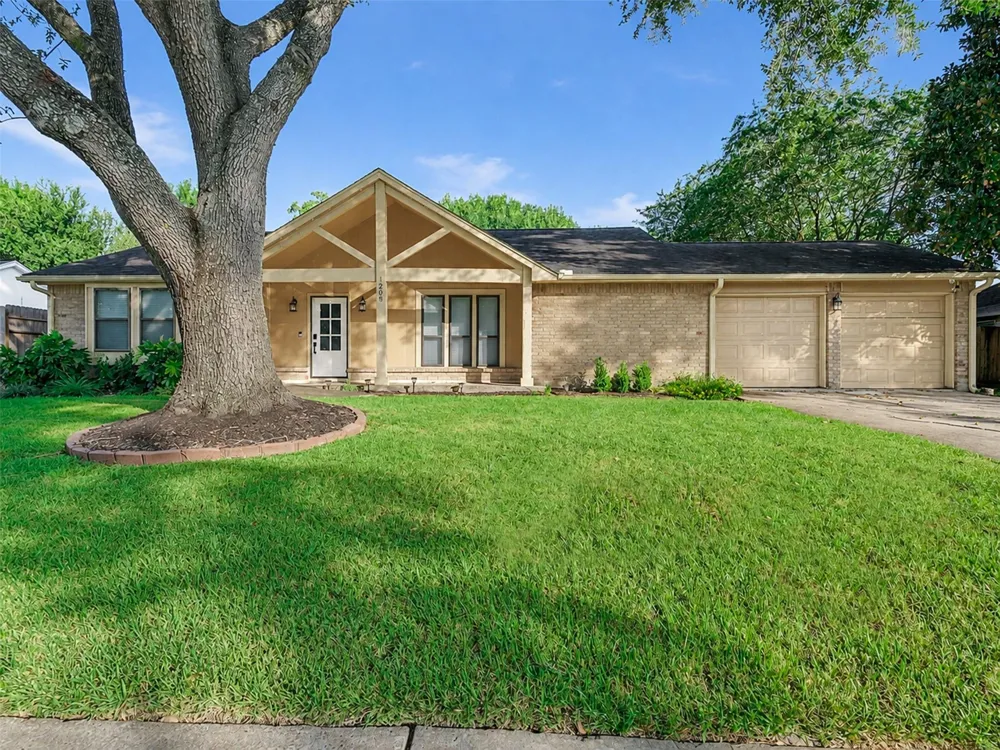 1208 Piney Woods Drive Friendswood, TX 77546