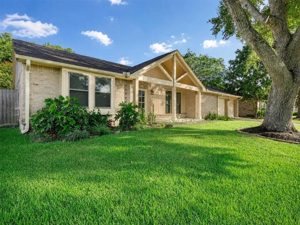 1208 Piney Woods Drive Friendswood, TX 77546