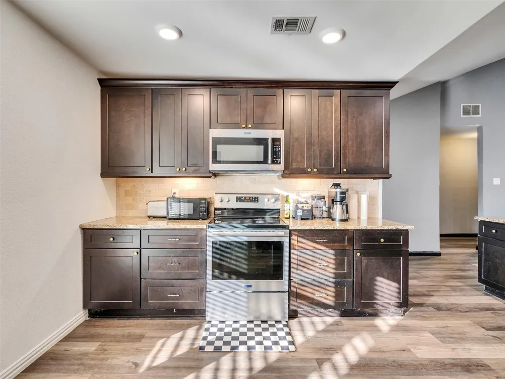 1208 Piney Woods Drive Friendswood, TX 77546