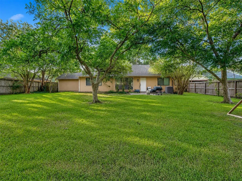 1208 Piney Woods Drive Friendswood, TX 77546