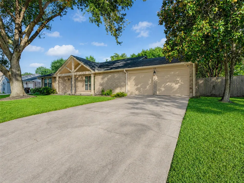 1208 Piney Woods Drive Friendswood, TX 77546