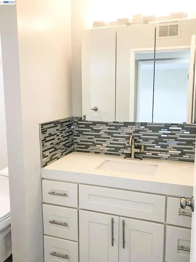 3815 Harrison St Oakland, CA 94611