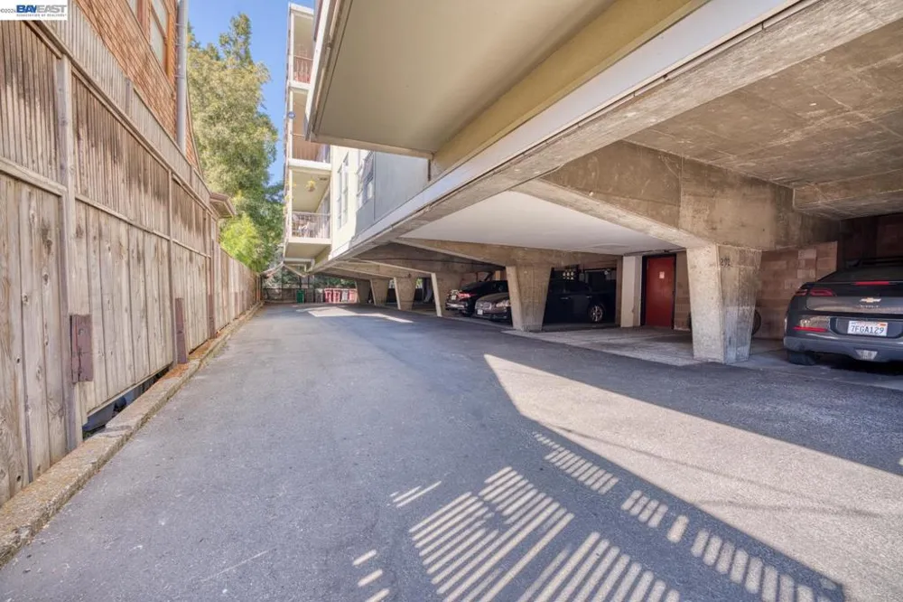 3815 Harrison St Oakland, CA 94611