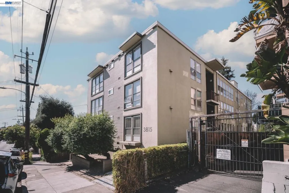 3815 Harrison St Oakland, CA 94611