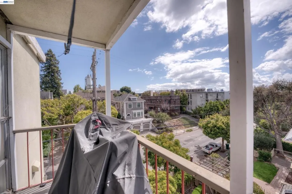 3815 Harrison St Oakland, CA 94611