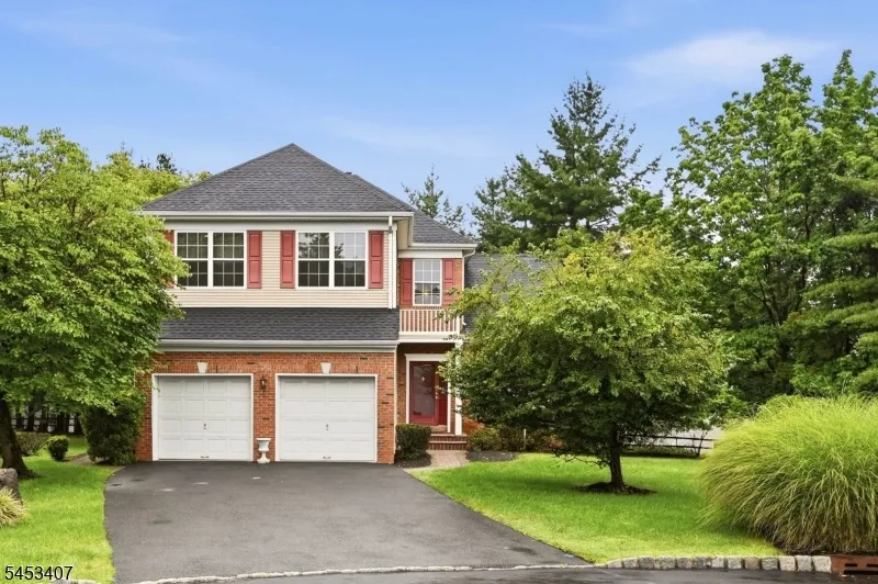 13 Oakwood Ct Cedar Grove, NJ 07009