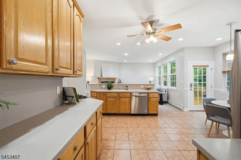 13 Oakwood Ct Cedar Grove, NJ 07009