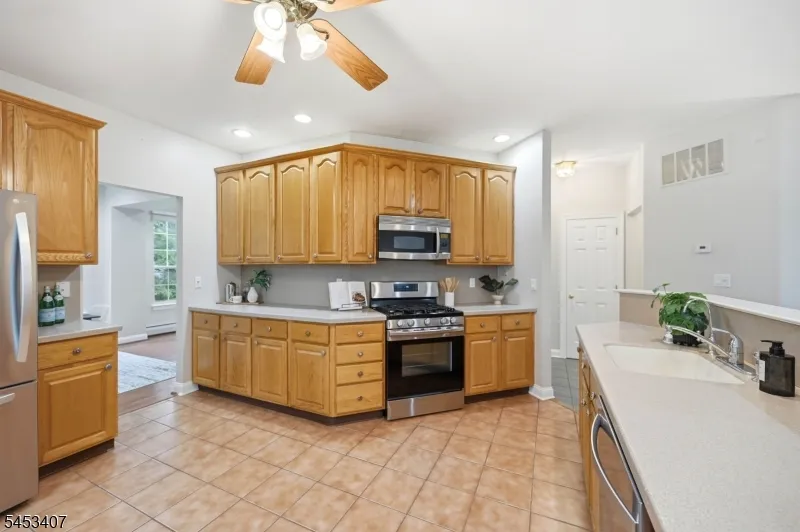 13 Oakwood Ct Cedar Grove, NJ 07009