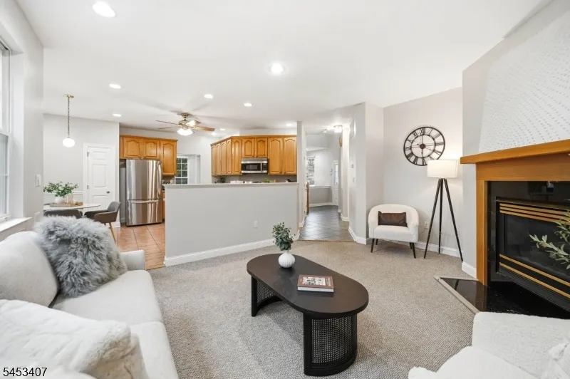 13 Oakwood Ct Cedar Grove, NJ 07009