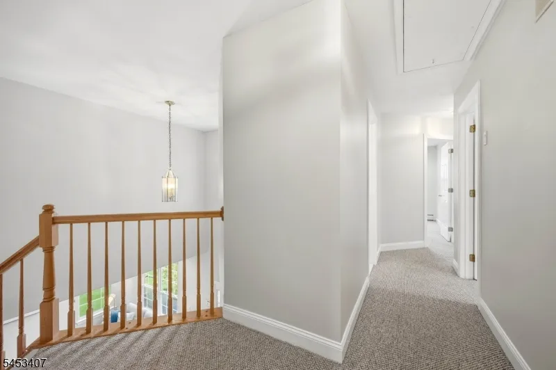 13 Oakwood Ct Cedar Grove, NJ 07009