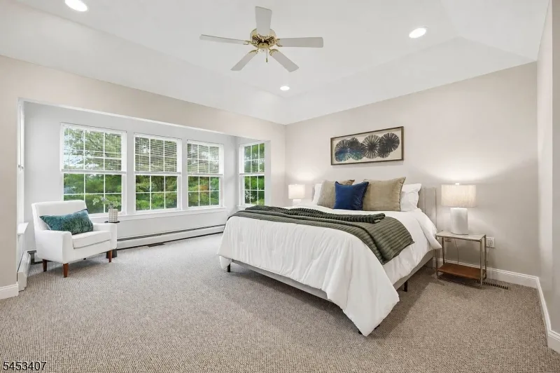 13 Oakwood Ct Cedar Grove, NJ 07009