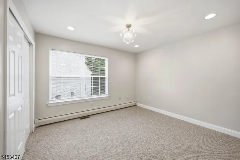 13 Oakwood Ct Cedar Grove, NJ 07009