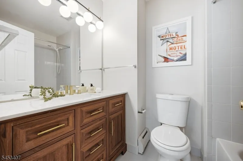 13 Oakwood Ct Cedar Grove, NJ 07009