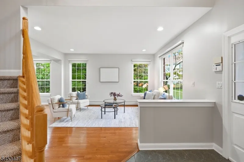 13 Oakwood Ct Cedar Grove, NJ 07009