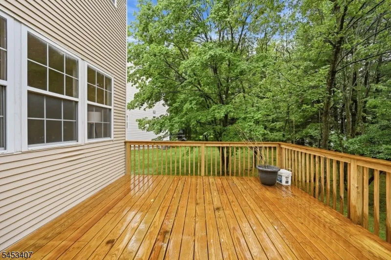 13 Oakwood Ct Cedar Grove, NJ 07009