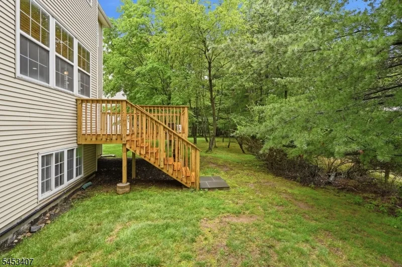 13 Oakwood Ct Cedar Grove, NJ 07009
