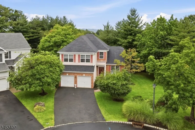13 Oakwood Ct Cedar Grove, NJ 07009