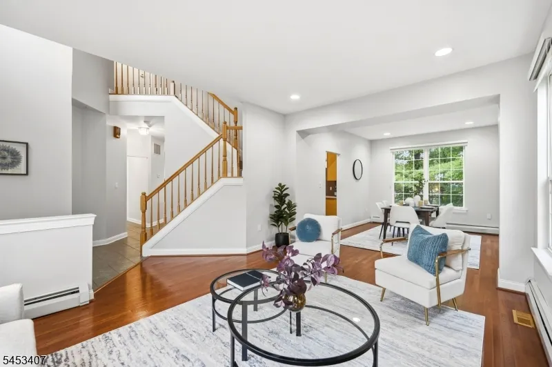13 Oakwood Ct Cedar Grove, NJ 07009