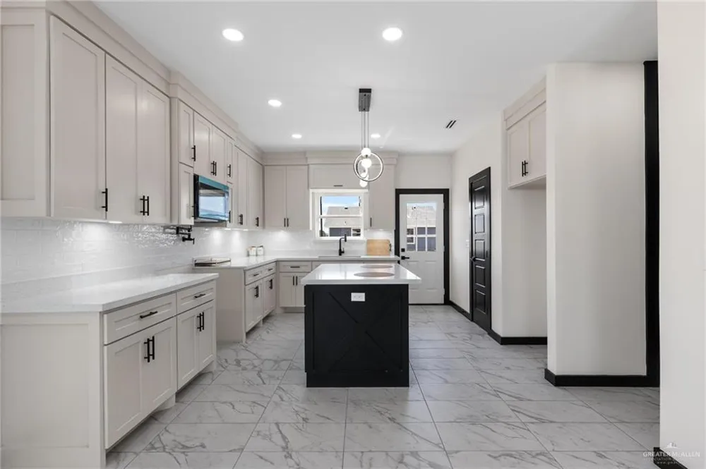 2472 Via Roma Weslaco, TX 78596