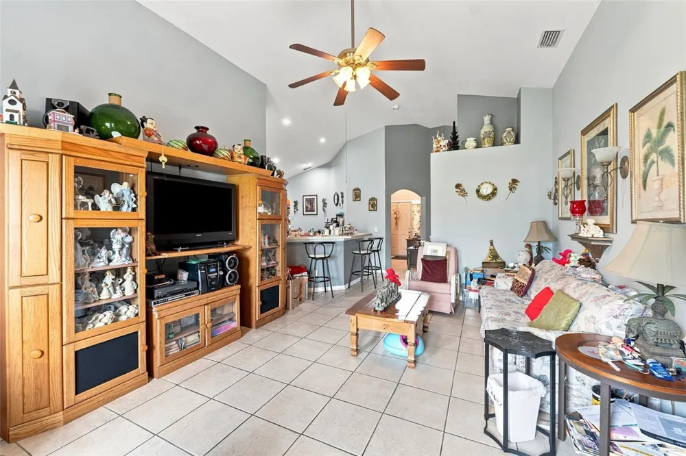 8464 ADELE ROAD Lakeland, FL 33810