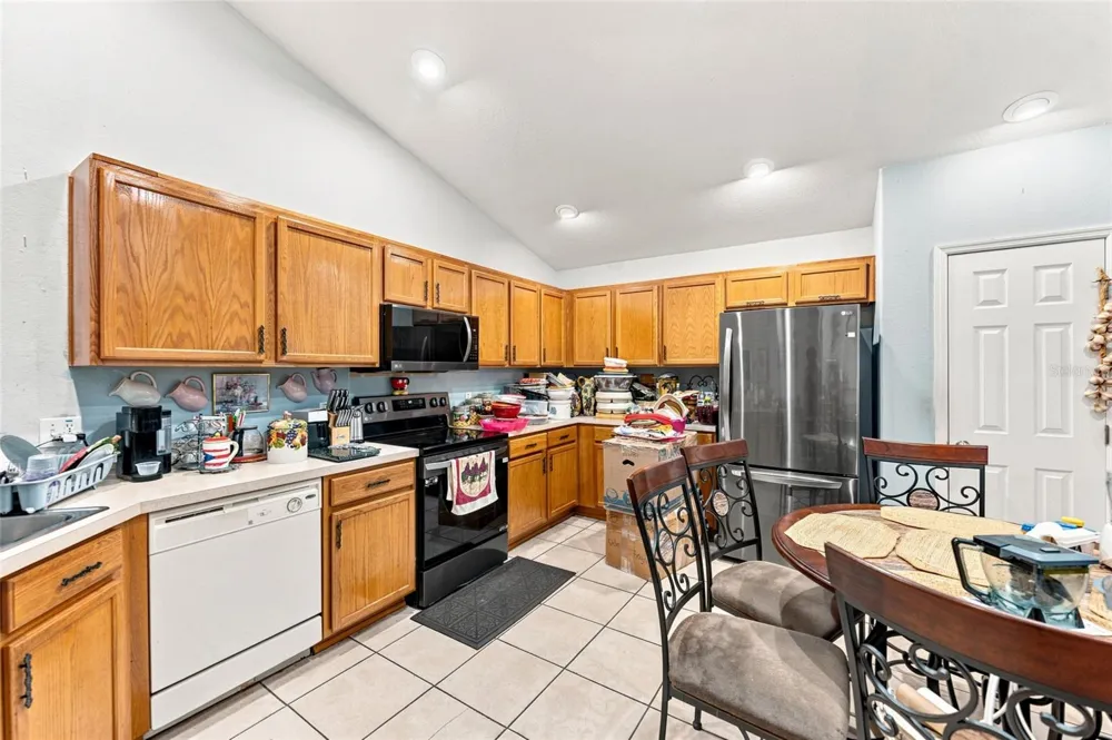 8464 ADELE ROAD Lakeland, FL 33810