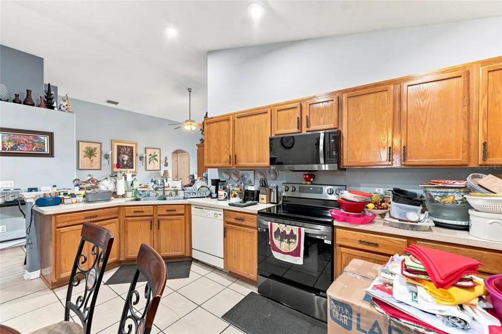 8464 ADELE ROAD Lakeland, FL 33810