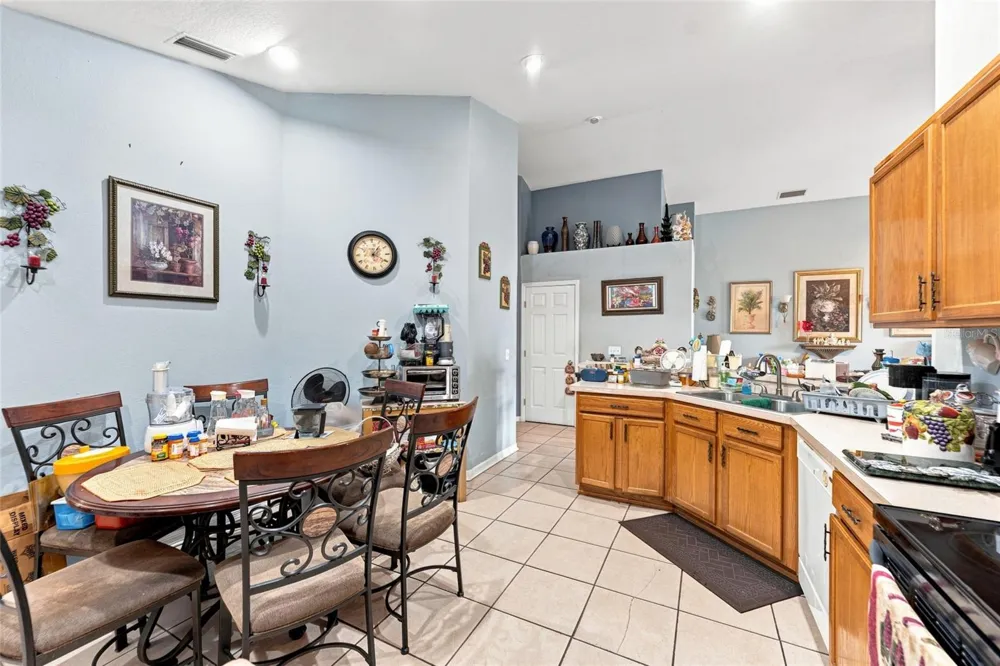 8464 ADELE ROAD Lakeland, FL 33810