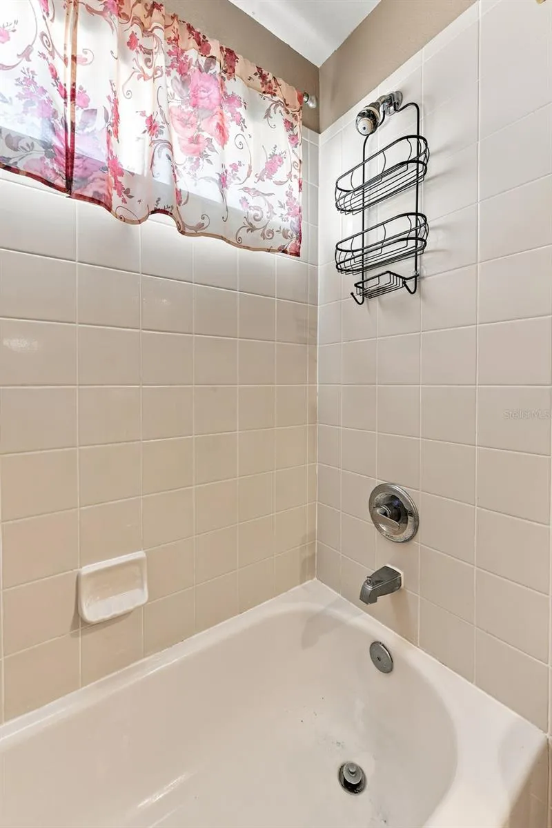 8464 ADELE ROAD Lakeland, FL 33810