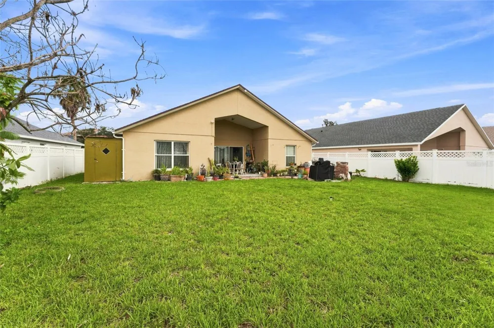 8464 ADELE ROAD Lakeland, FL 33810