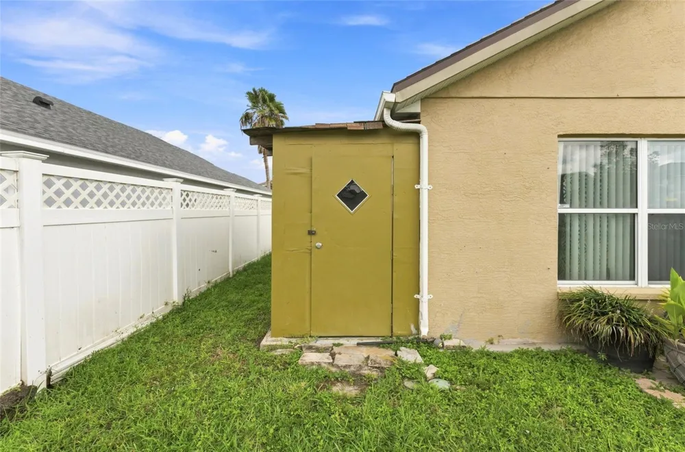 8464 ADELE ROAD Lakeland, FL 33810