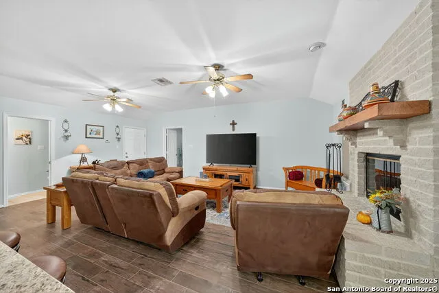 231 Hayden Pleasanton, TX 78064