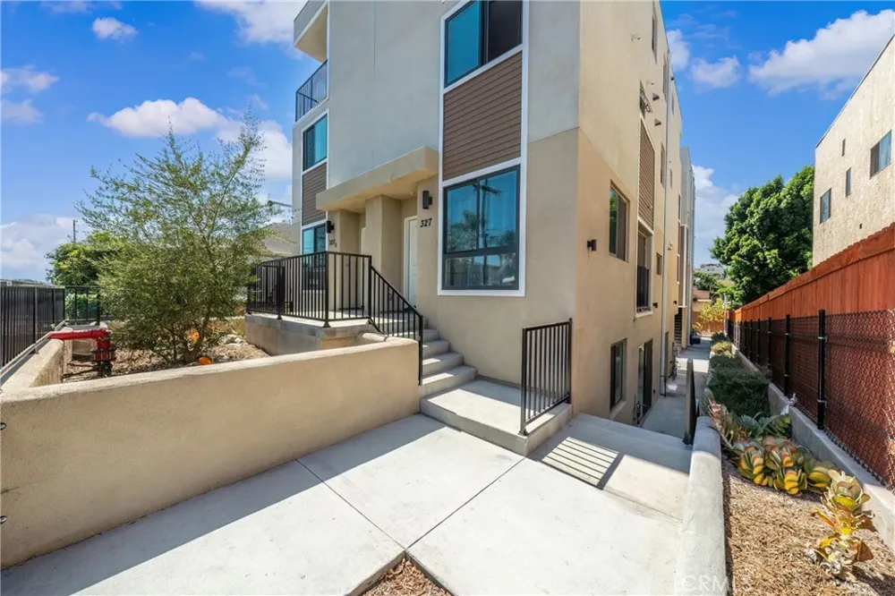 327 Chicago Los Angeles, CA 90033
