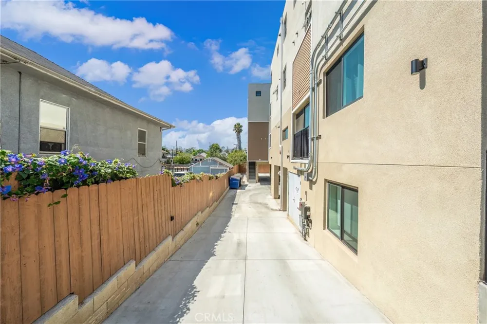 327 Chicago Los Angeles, CA 90033