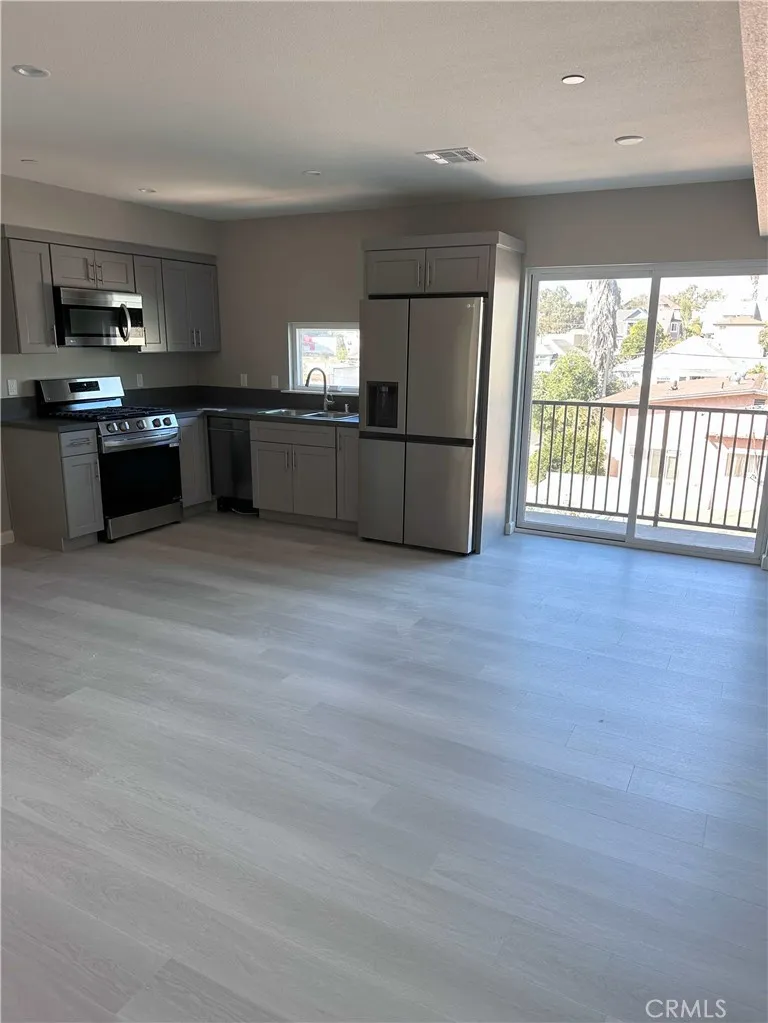 327 Chicago Los Angeles, CA 90033
